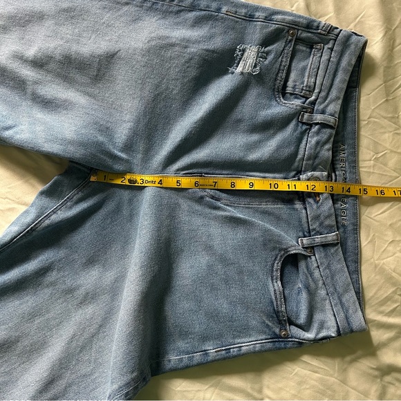 American Eagle Lightly Distressed Stretch Curvy Mom Jean | Size 14 SHORT - Picture 14 of 16